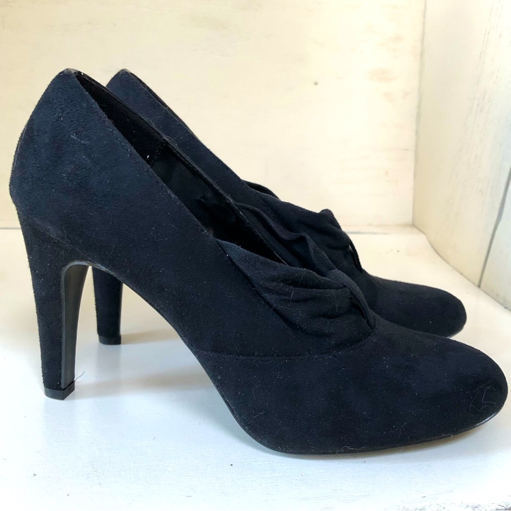 Black suede shoes size 8
